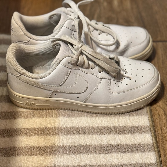 Women’s Nike White Leather Sneakers - Picture 2 of 4